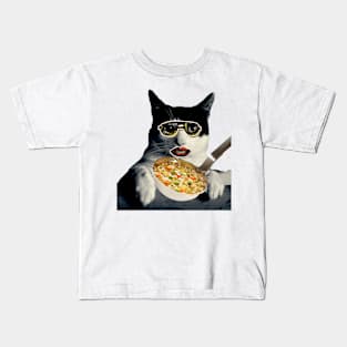 Cat eating ramen Kids T-Shirt